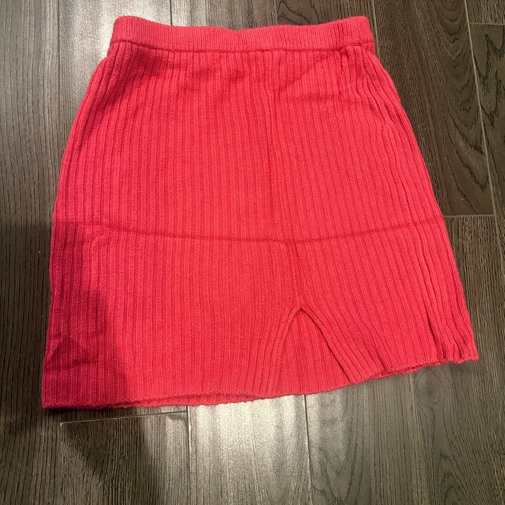 Chic Black Mini Skirt with Elegant Design
